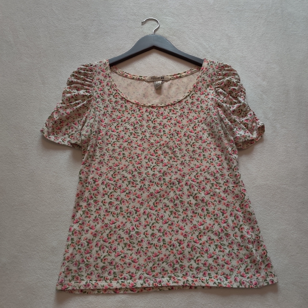 Floral Forever 21 Tee with Ruched Sleeves ~ Sz. L